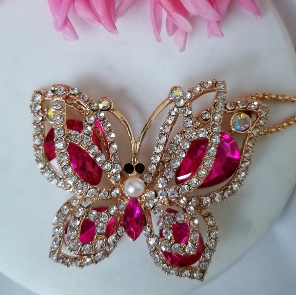 NWT- Crystal 3-D Fushia Butterfly Pendant * - Picture 8 of 11